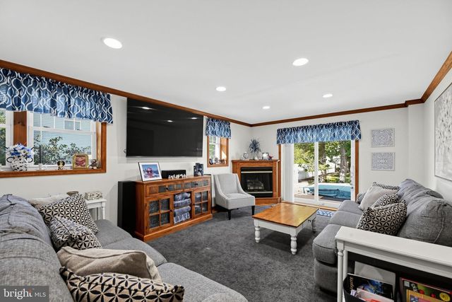 512 E HOLLY AVE, Pitman, NJ 08071