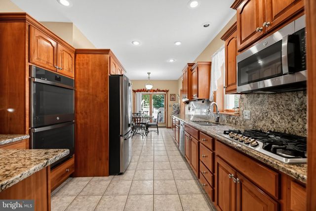 512 E HOLLY AVE, Pitman, NJ 08071