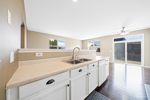 1811 Bluestem Circle, Aurora, IL 60504