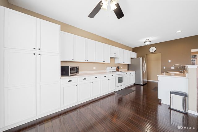 1811 Bluestem Circle, Aurora, IL 60504