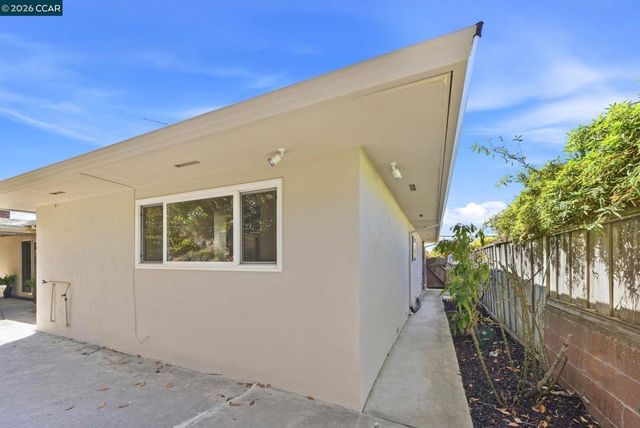 2520 Benedict Dr, San Leandro, CA 94577