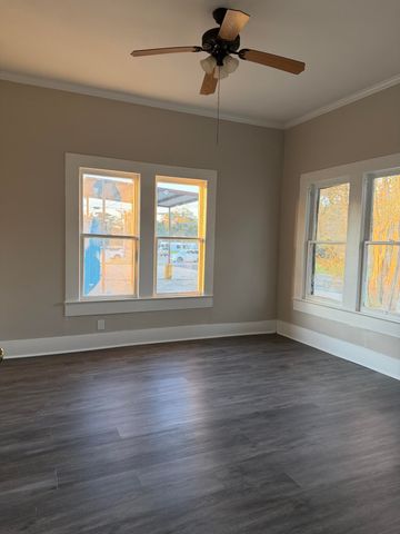 106 N Texas St, Deridder, LA 70634