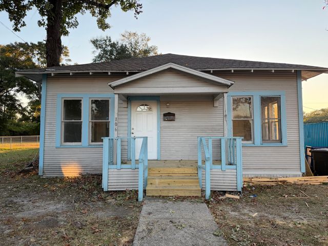 106 N Texas St, Deridder, LA 70634