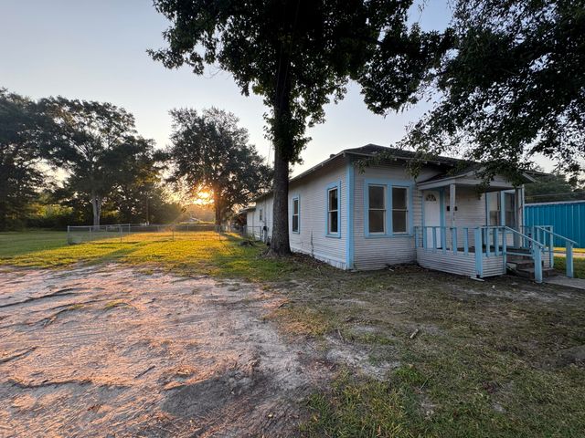 106 N Texas St, Deridder, LA 70634