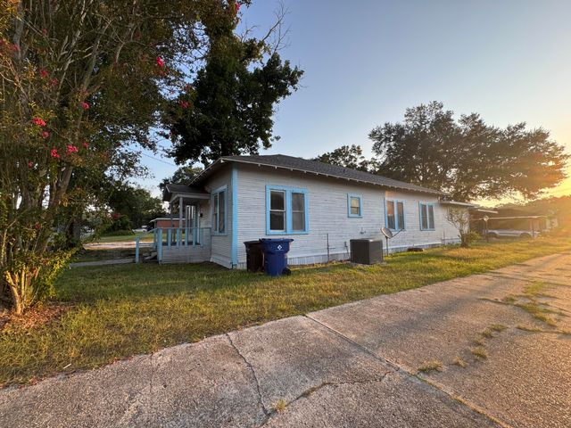 106 N Texas St, Deridder, LA 70634