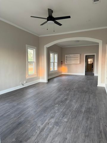 106 N Texas St, Deridder, LA 70634