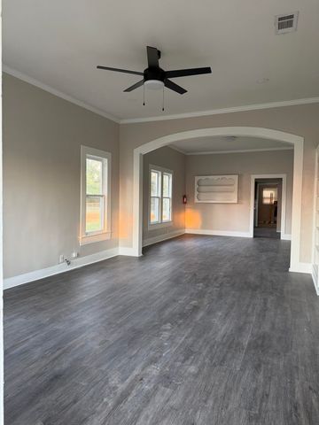 106 N Texas St, Deridder, LA 70634