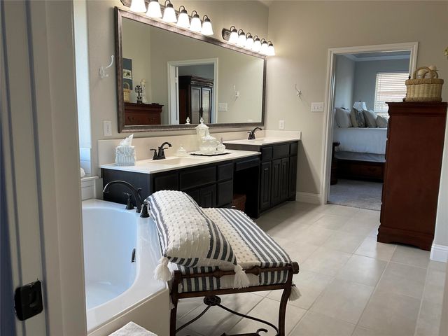 1034 Mickelson Drive, Granbury, TX 76048