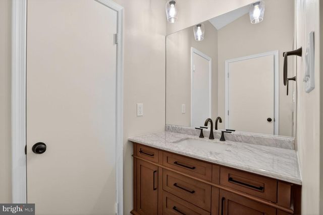 7837 WINTERCRESS LN, Springfield, VA 22152