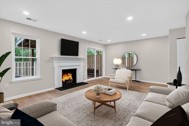 7837 WINTERCRESS LN, Springfield, VA 22152