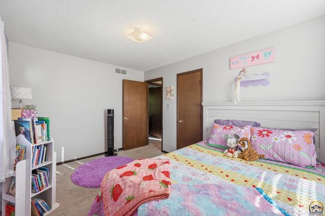 3718 SE Long ST, Topeka, KS 66609