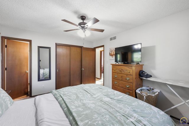 3718 SE Long ST, Topeka, KS 66609