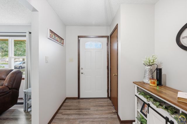 3718 SE Long ST, Topeka, KS 66609