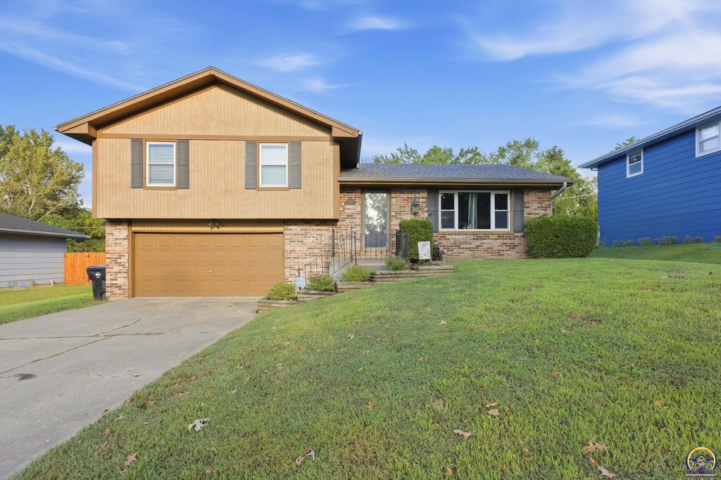 3718 SE Long ST, Topeka, KS 66609