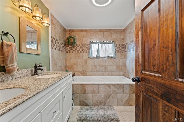 6401 North Kirkville Road, Manlius, NY 13082