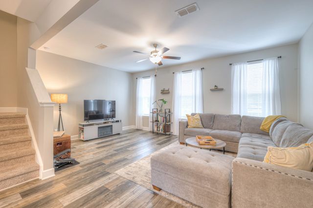 1023 Avery Park Dr, Smyrna, TN 37167