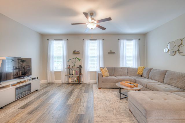 1023 Avery Park Dr, Smyrna, TN 37167