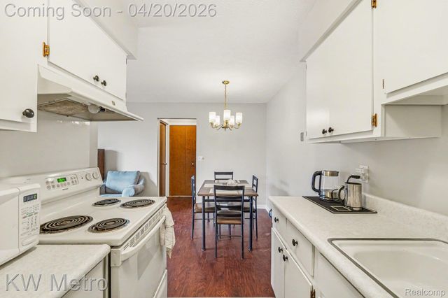 15048 Fairfield Street, Livonia, MI 48154