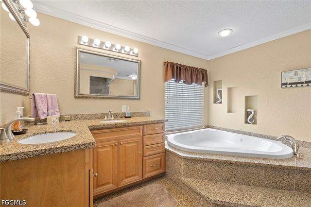 1023 SE 15th ST, Cape Coral, FL 33990