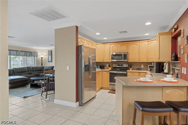1023 SE 15th ST, Cape Coral, FL 33990