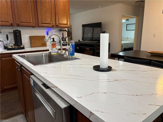 4 Prince George LN, Newport News, VA 23608