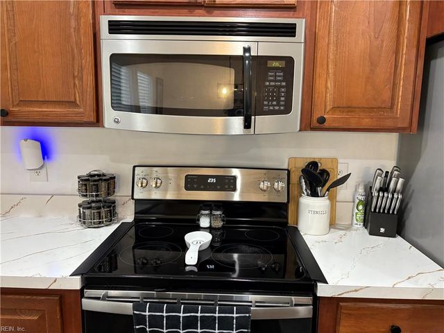 4 Prince George LN, Newport News, VA 23608