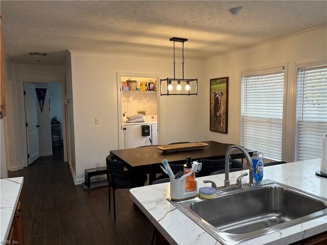 4 Prince George LN, Newport News, VA 23608