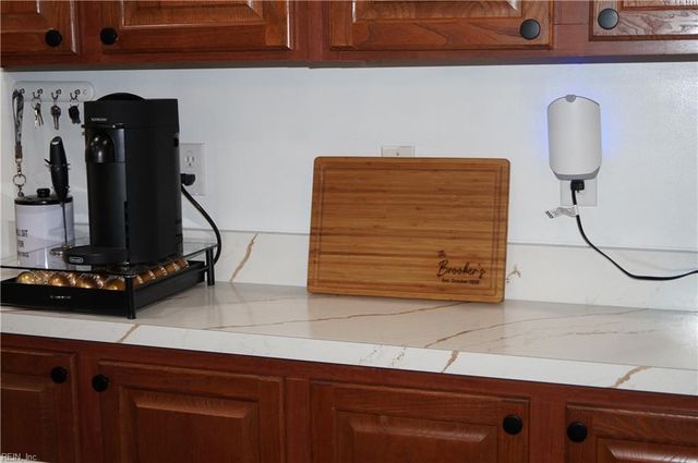 4 Prince George LN, Newport News, VA 23608