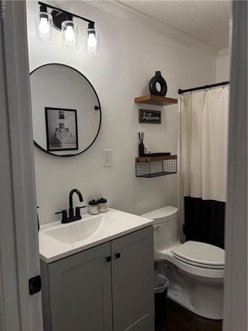 4 Prince George LN, Newport News, VA 23608