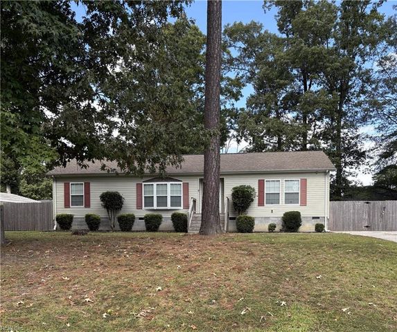 4 Prince George LN, Newport News, VA 23608