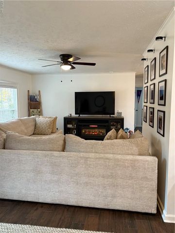 4 Prince George LN, Newport News, VA 23608