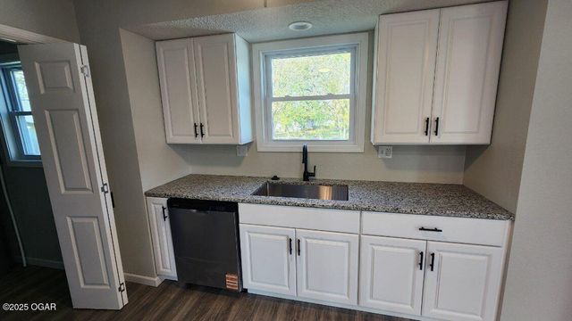 1021 E Sycamore Street, Columbus, KS 66725