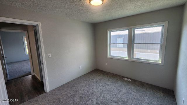 1021 E Sycamore Street, Columbus, KS 66725