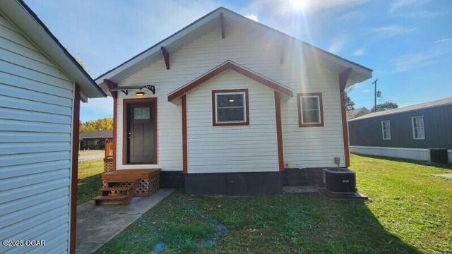 1021 E Sycamore Street, Columbus, KS 66725