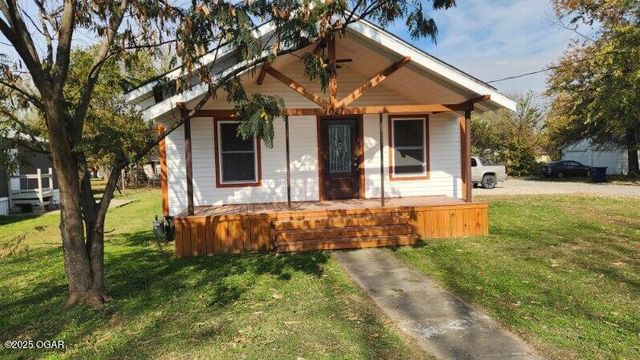 1021 E Sycamore Street, Columbus, KS 66725