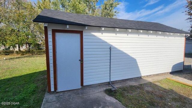 1021 E Sycamore Street, Columbus, KS 66725