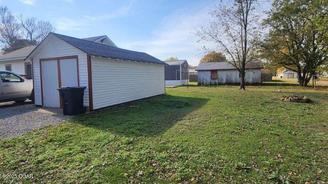 1021 E Sycamore Street, Columbus, KS 66725