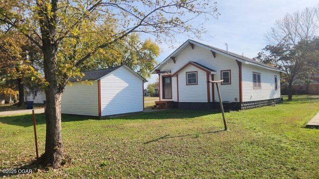 1021 E Sycamore Street, Columbus, KS 66725