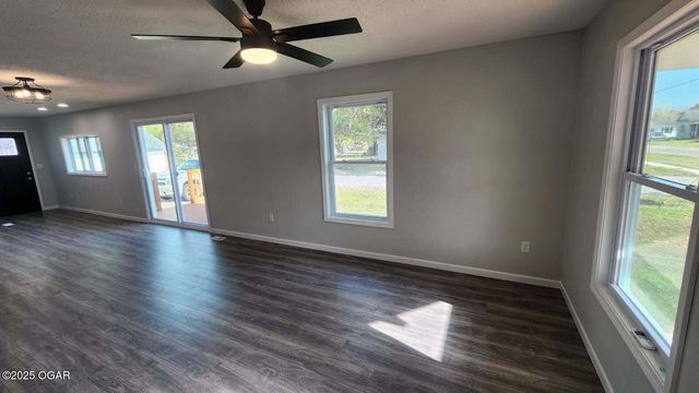 1021 E Sycamore Street, Columbus, KS 66725