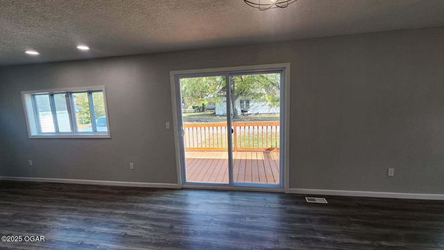 1021 E Sycamore Street, Columbus, KS 66725