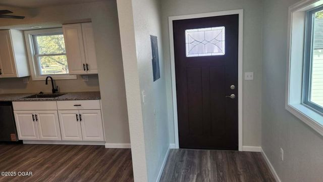 1021 E Sycamore Street, Columbus, KS 66725