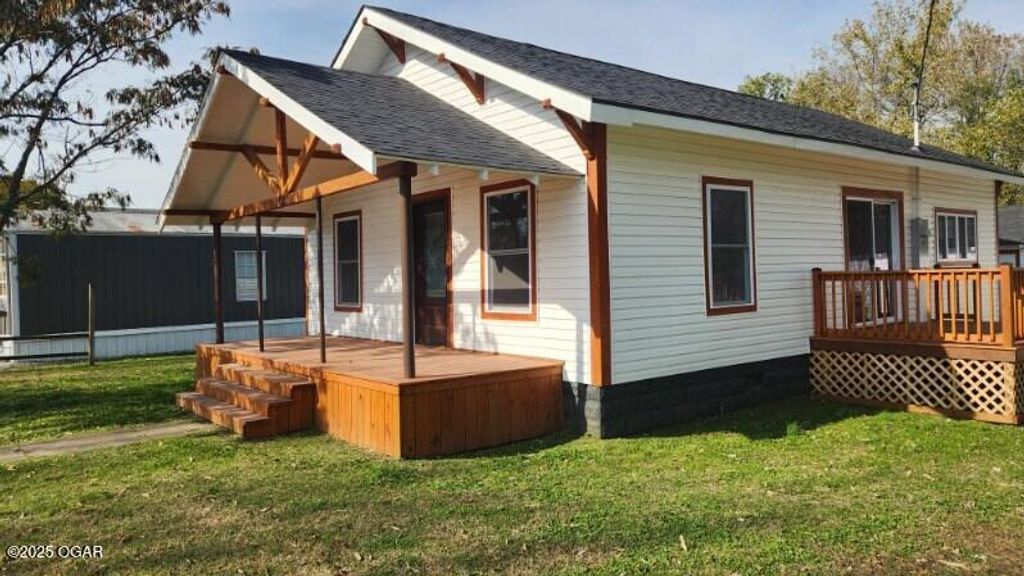 1021 E Sycamore Street, Columbus, KS 66725