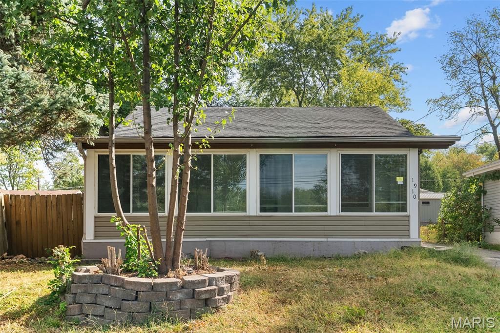 1910 Leondale Avenue, St Louis, MO 63114