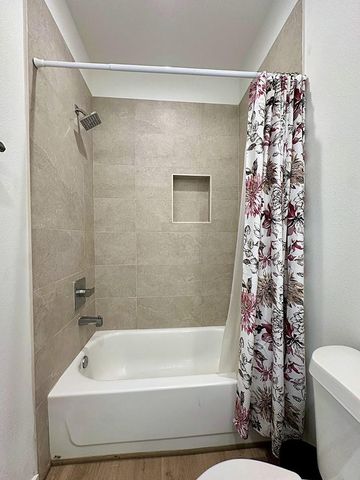 203 Danna Lane D, Houston, TX 77009