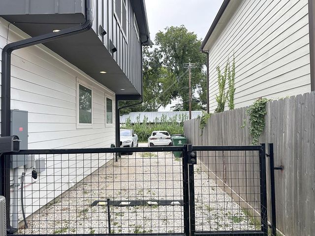 203 Danna Lane D, Houston, TX 77009