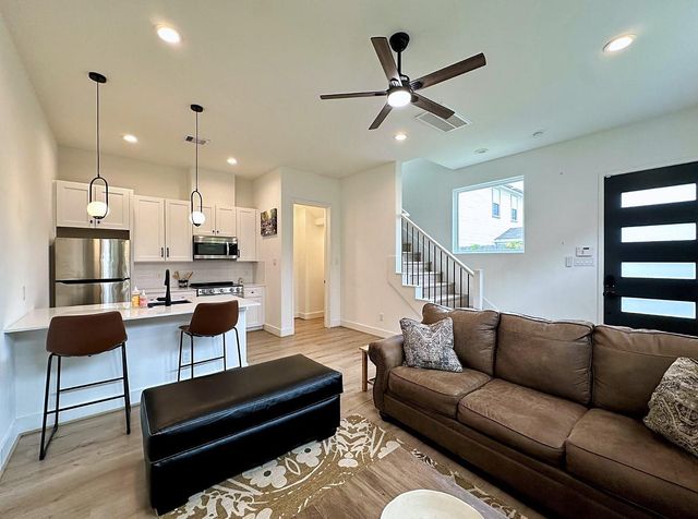 203 Danna Lane D, Houston, TX 77009