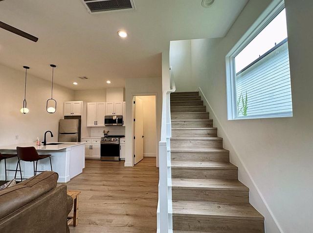 203 Danna Lane D, Houston, TX 77009