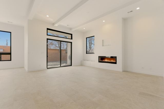 1008 22nd Street NW, Albuquerque, NM 87104