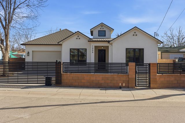 1008 22nd Street NW, Albuquerque, NM 87104