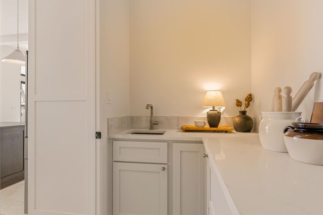 1008 22nd Street NW, Albuquerque, NM 87104